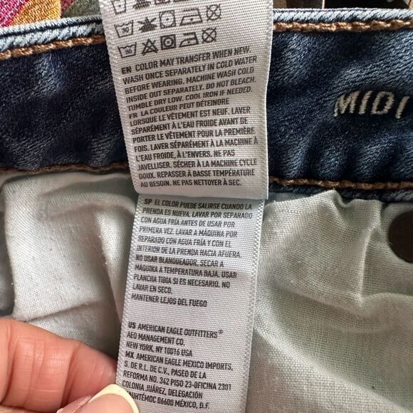 American Eagle 360° Super Stretch Distressed Folded Raw Hem Midi Denim Shorts 6 - Picture 6 of 7